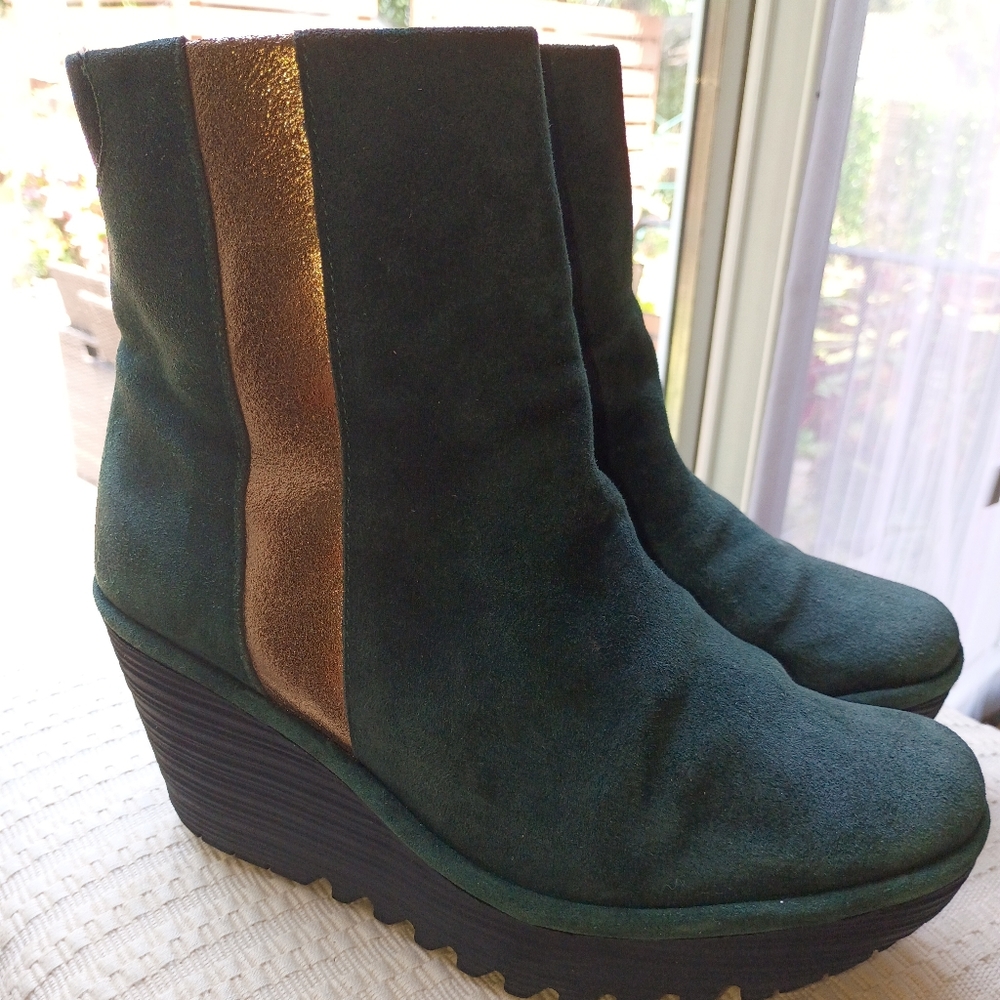 Fly London Women's Green and Gold Ankle Boot Size 39W.9.5like New. - Picture 2 of 10